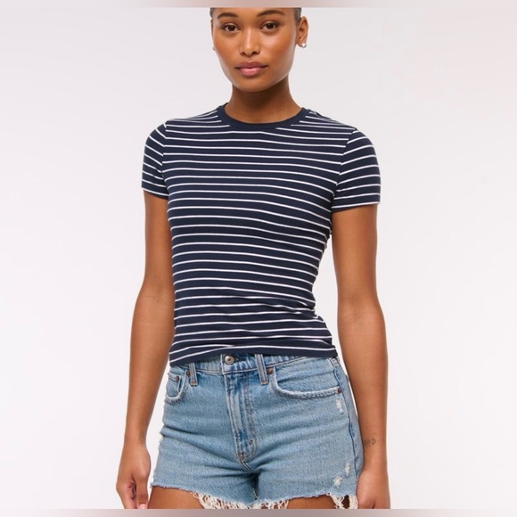 Abercrombie & Fitch Pants - Abercrombie and Fitch High Rise Mom Short